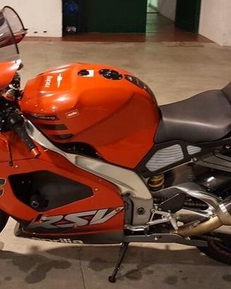 Aprilia RSV 1000 AKRAPOVIC -