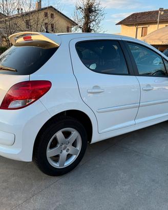 Peugeot 207 1.4 benz 74.900 KM