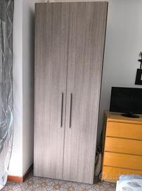 Armadio + comodino + cassettiera + specchio