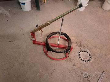 Smontagomme manuale moto