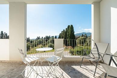 Moderno e Luminoso con balcone