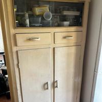 MOBILE DA CUCINA CON VETRINA ANNI 50’