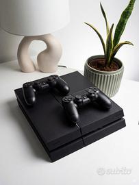 PS4  + 2 Controller + 4 Giochi