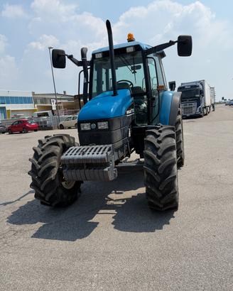 Trattore agricolo Newholland