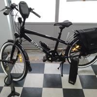 Bici con pedalata assistita.