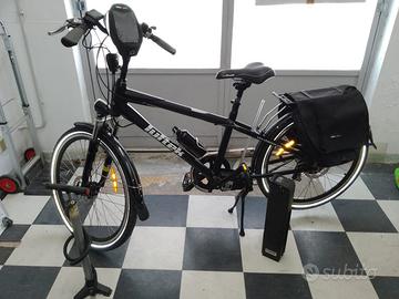 Bici con pedalata assistita.