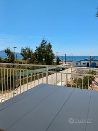 App.fronte mare c/terrazzo arredato a 30mt mare