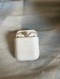 Apple AirPods con custodia di ricarica wireless