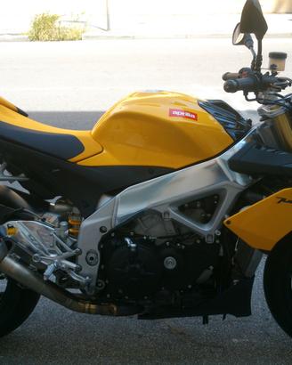 Aprilia Tuono V4 aprc del 2011 con 11600 km