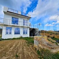 Via Casazza, esclusiva villa con terreno