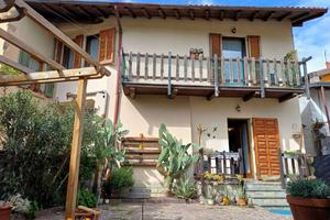 VILLETTA A SCHIERA CON BOX E GIARDINO A BRIVIO