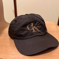 cappelli calvin klein e new era.