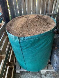 Trucioli di sughero isolante o lettiera gatti