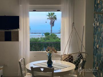 Appartamento sul mare con piscina