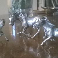 Statuette di 3 cavalli in argento. Vintage