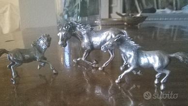 Statuette di 3 cavalli in argento. Vintage