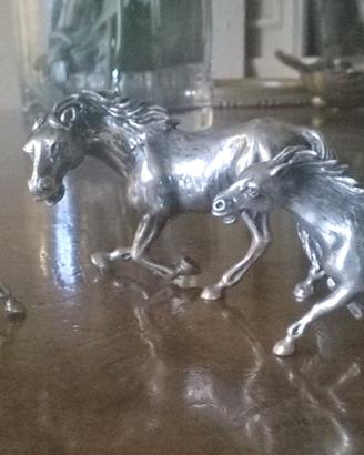 Statuette di 3 cavalli in argento. Vintage