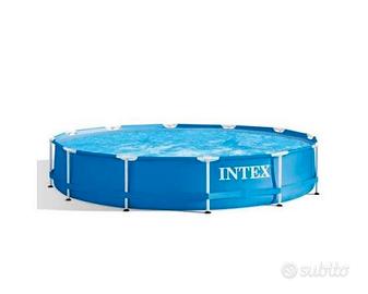 Piscina con pompa