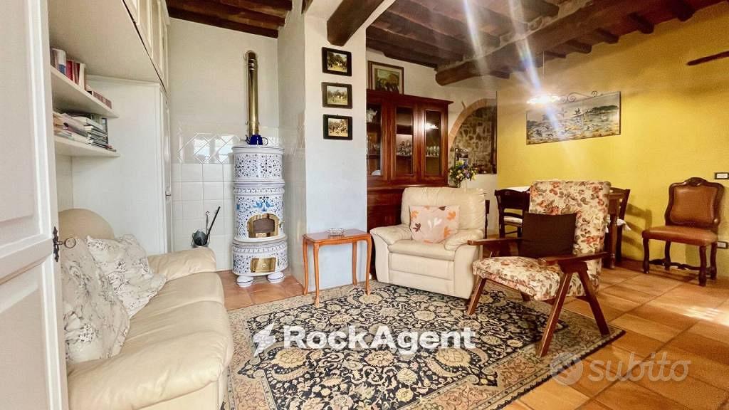 Rustico / Casale di 395 m² con più di 5 locali a S - Vista 2
