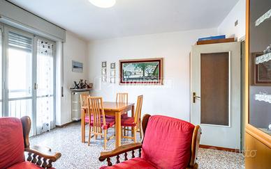 QUADRILOCALE CON BOX E CANTINA