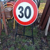 Segnale stradale limite 30 Km/h
