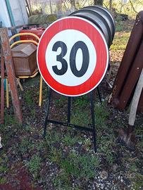 Segnale stradale limite 30 Km/h