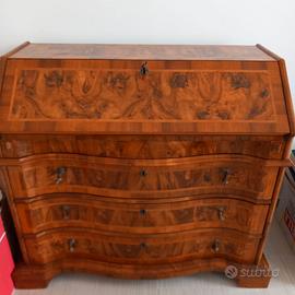 credenza in radica  e tavolo consolle
