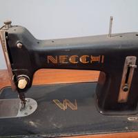 macchina da cucire Necchi completa di mobile