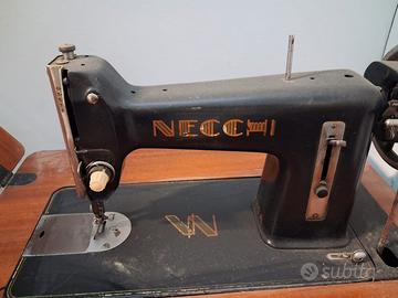 macchina da cucire Necchi completa di mobile
