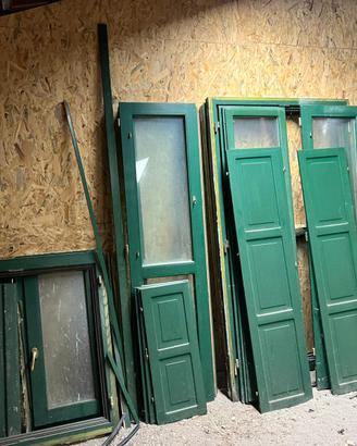 Balconi castagno con oscuri interni di legno 