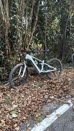 Bici eltrica cube 2025