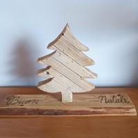 Albero di natale realizzato con legno di riutilizz