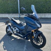 HONDA Forza 750