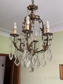 Lampadario con gocce in cristallo