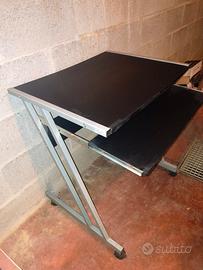 scrivania porta pc salva spazio con ruote 
