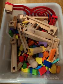 pista biglie e blocchetti legno