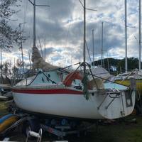 Barca a vela alla boa