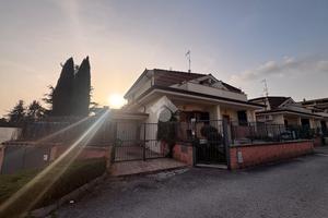 PORZIONE DI BIFAMILIARE A LARIANO