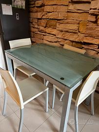 Tavolo allungabile + 3 sedie