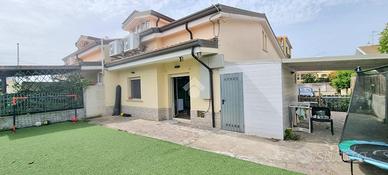 VILLA A SCHIERA A CATANZARO