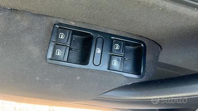 Pulsantiera anteriore sx vw polo 6R