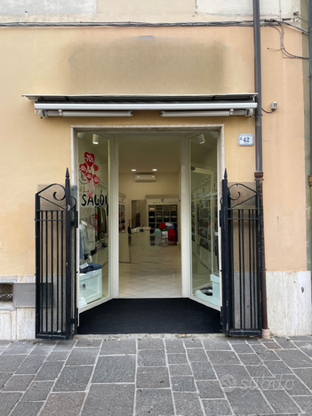 Fondo commerciale via roma follonica centro