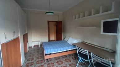 Camera matrimoniale corso italia