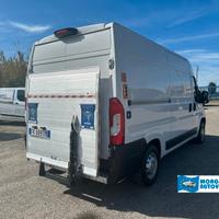 Fiat Ducato 2.3 medio con pedana / sponda Anteo