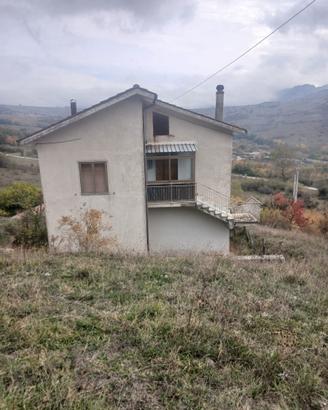 Villetta indipendente di ca. 180mq disposta su due