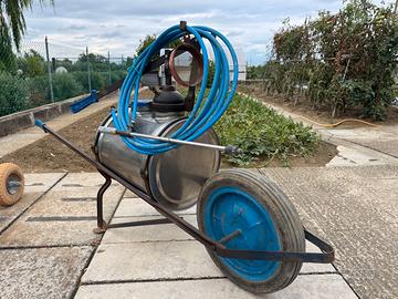 Antica pompa irroratrice Volpi e Bottoli