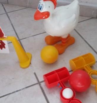 Cricket con la gallina