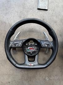 Volante Audi S-Line tagliato con palette