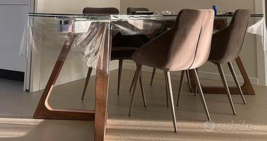 Tavolo in vetro e legno allungabile