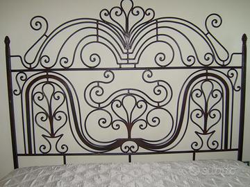 Letto artigianale in ferro battuto. Replica fedele